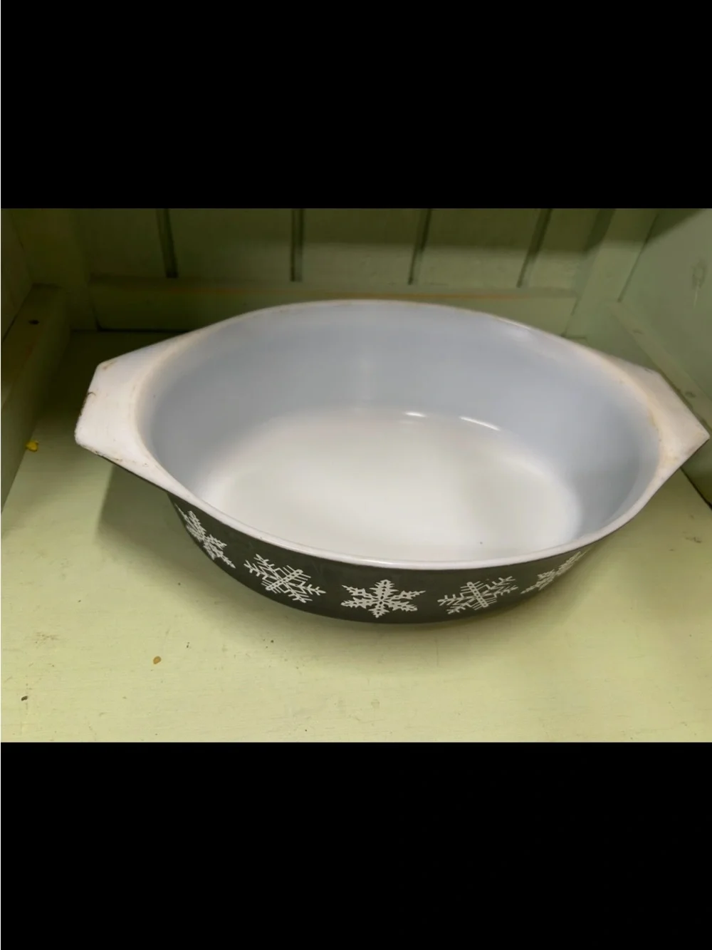 Pyrex casserole Black Snowflake Glass Baking Dish - White Interior